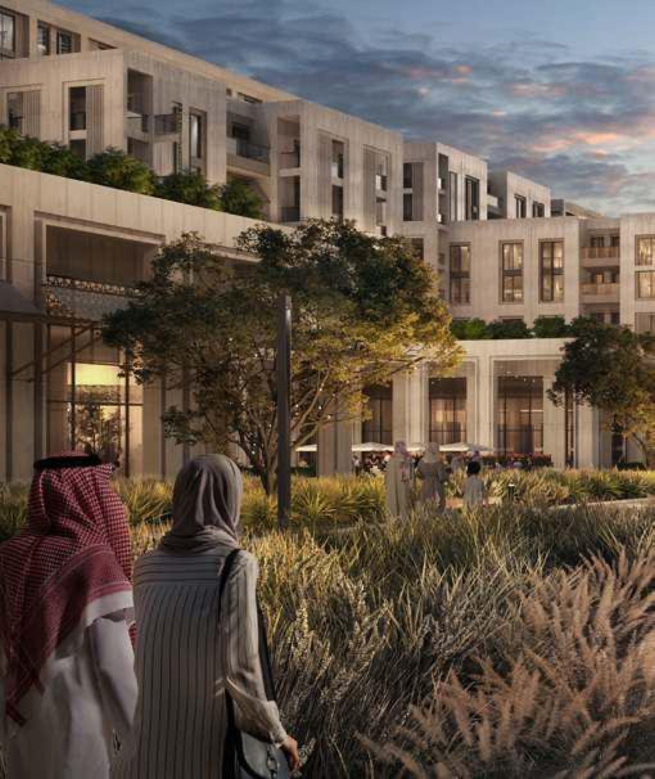 سكان يتجهون إلى مدخل المجمع عند الغسق